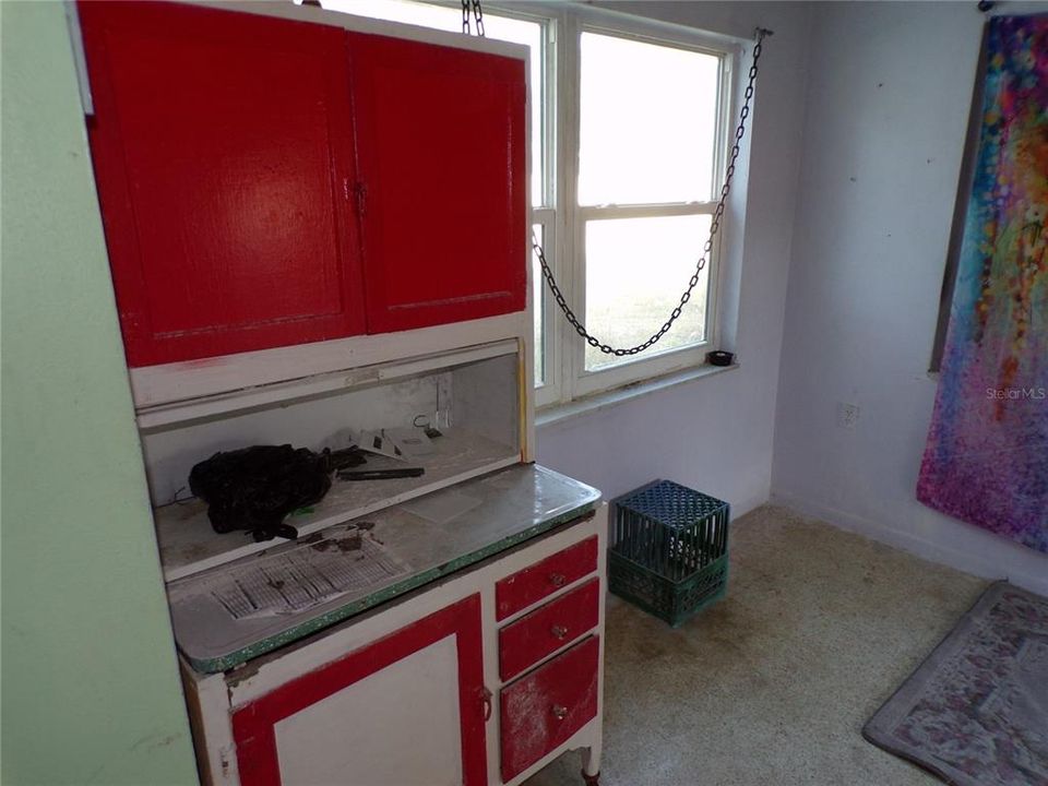 For Sale: $125,000 (2 beds, 1 baths, 1004 Square Feet)