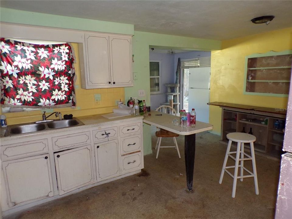 For Sale: $125,000 (2 beds, 1 baths, 1004 Square Feet)