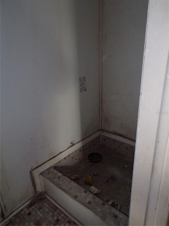 For Sale: $125,000 (2 beds, 1 baths, 1004 Square Feet)