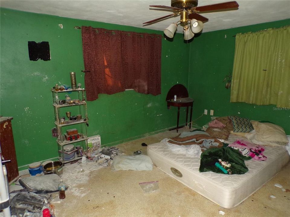 For Sale: $125,000 (2 beds, 1 baths, 1004 Square Feet)