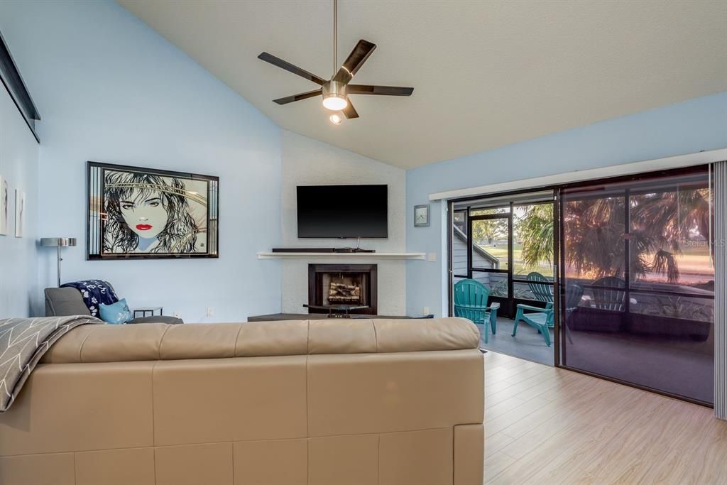 На продажу: $435,000 (2 спален, 2 ванн, 1705 Квадратных фут)