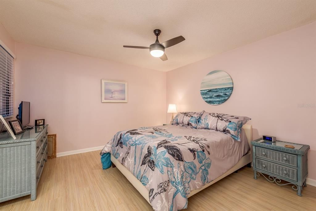 На продажу: $435,000 (2 спален, 2 ванн, 1705 Квадратных фут)