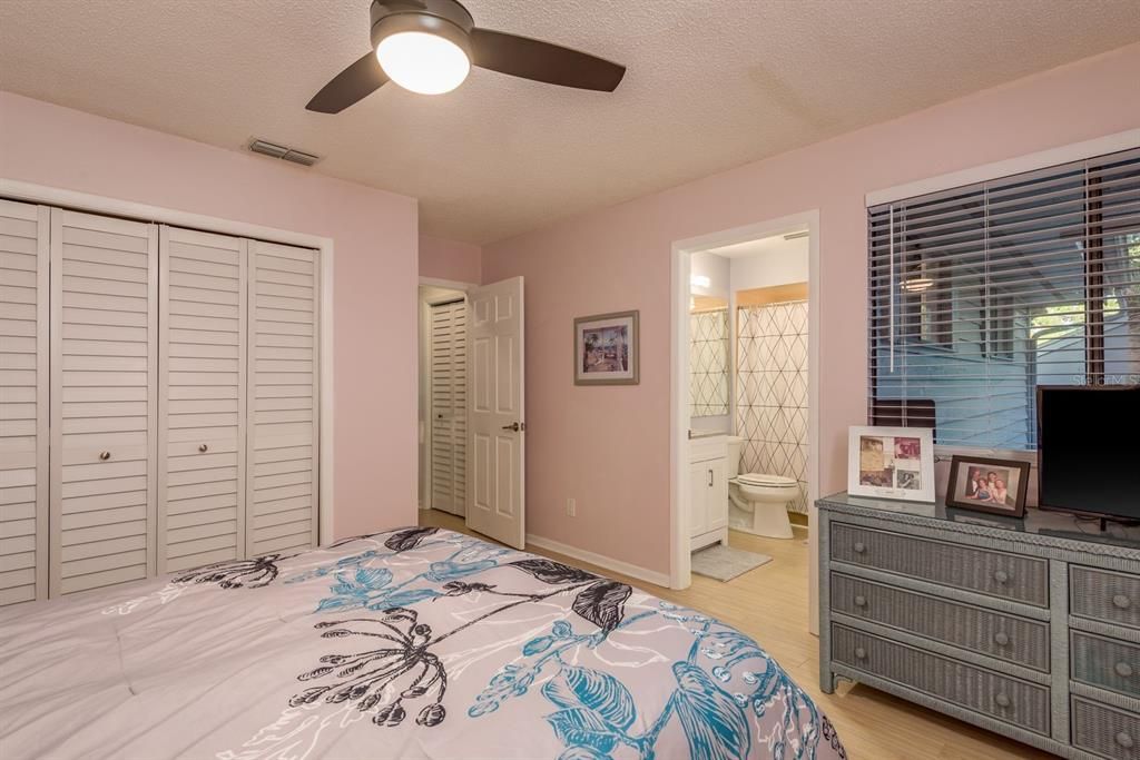 На продажу: $435,000 (2 спален, 2 ванн, 1705 Квадратных фут)