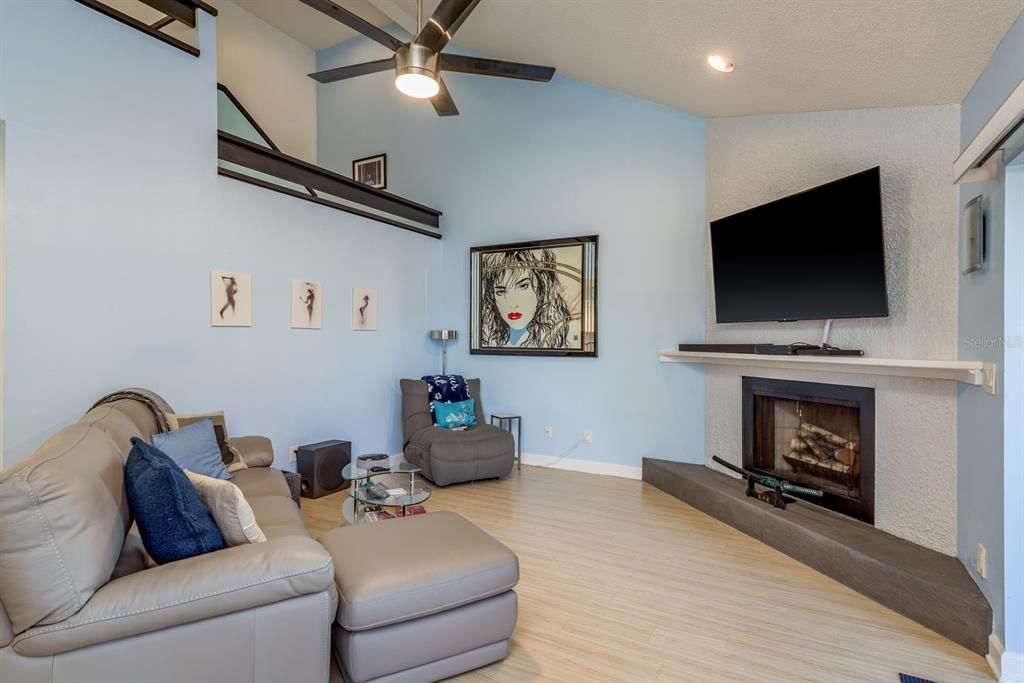 На продажу: $435,000 (2 спален, 2 ванн, 1705 Квадратных фут)