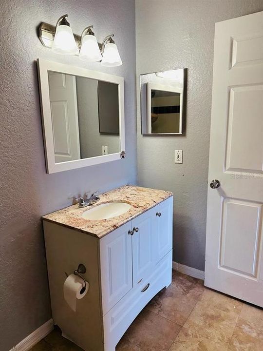 For Rent: $1,400 (1 beds, 1 baths, 713 Square Feet)