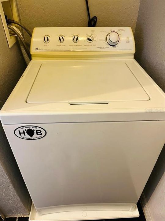 For Rent: $1,400 (1 beds, 1 baths, 713 Square Feet)