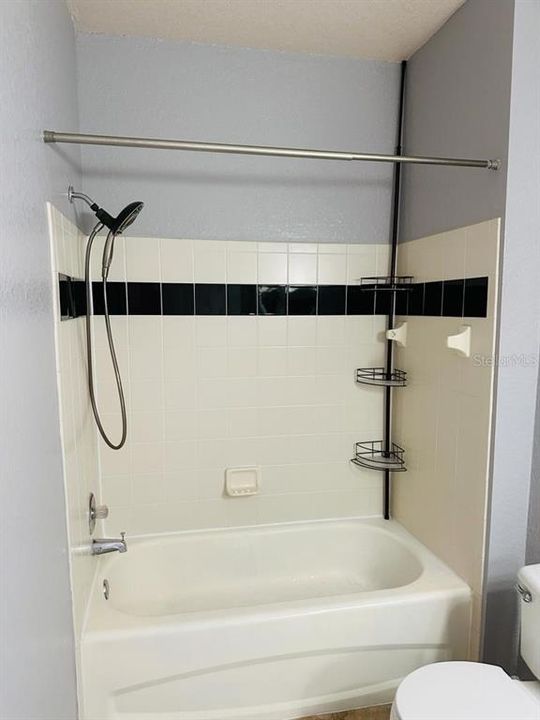 For Rent: $1,400 (1 beds, 1 baths, 713 Square Feet)