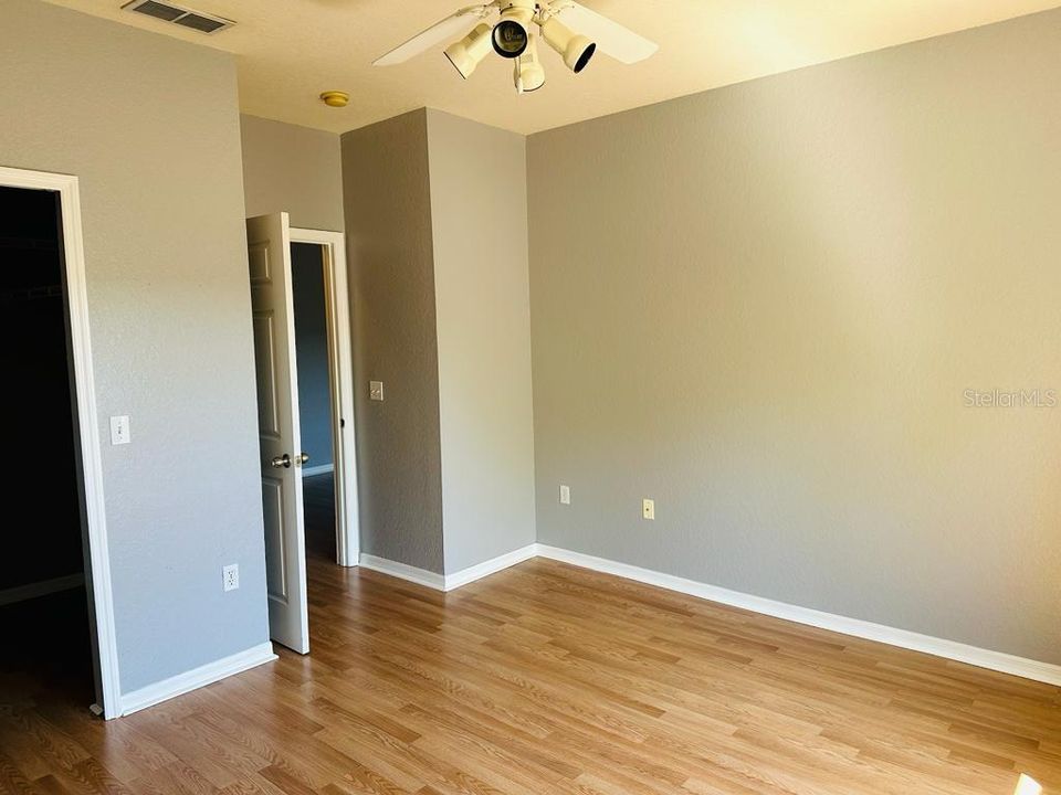 For Rent: $1,400 (1 beds, 1 baths, 713 Square Feet)