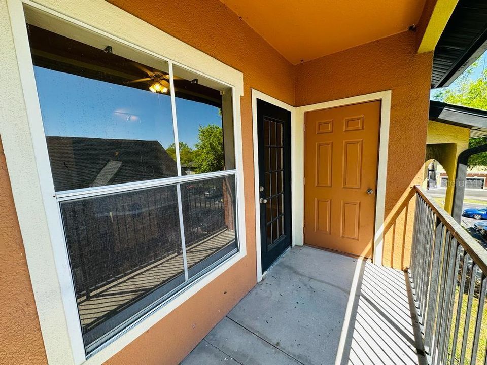 For Rent: $1,400 (1 beds, 1 baths, 713 Square Feet)