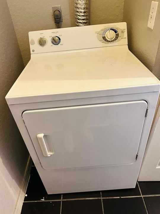 For Rent: $1,400 (1 beds, 1 baths, 713 Square Feet)