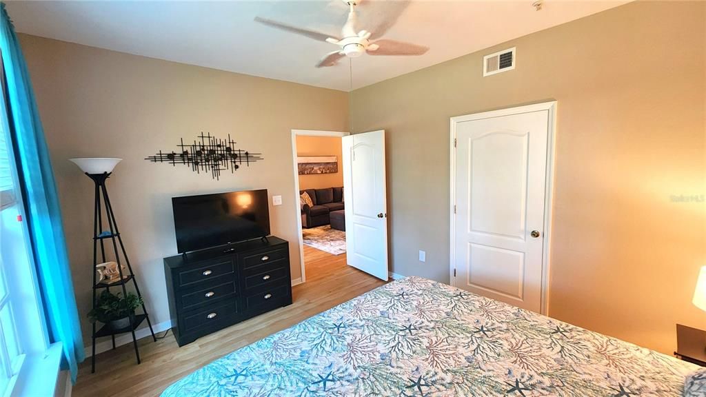 出租: $2,500 (1 贝兹, 1 浴室, 829 平方英尺)