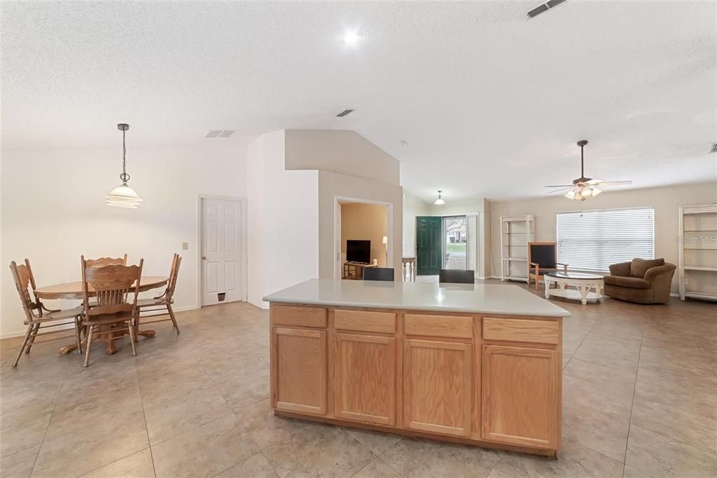 For Sale: $298,000 (3 beds, 2 baths, 1752 Square Feet)