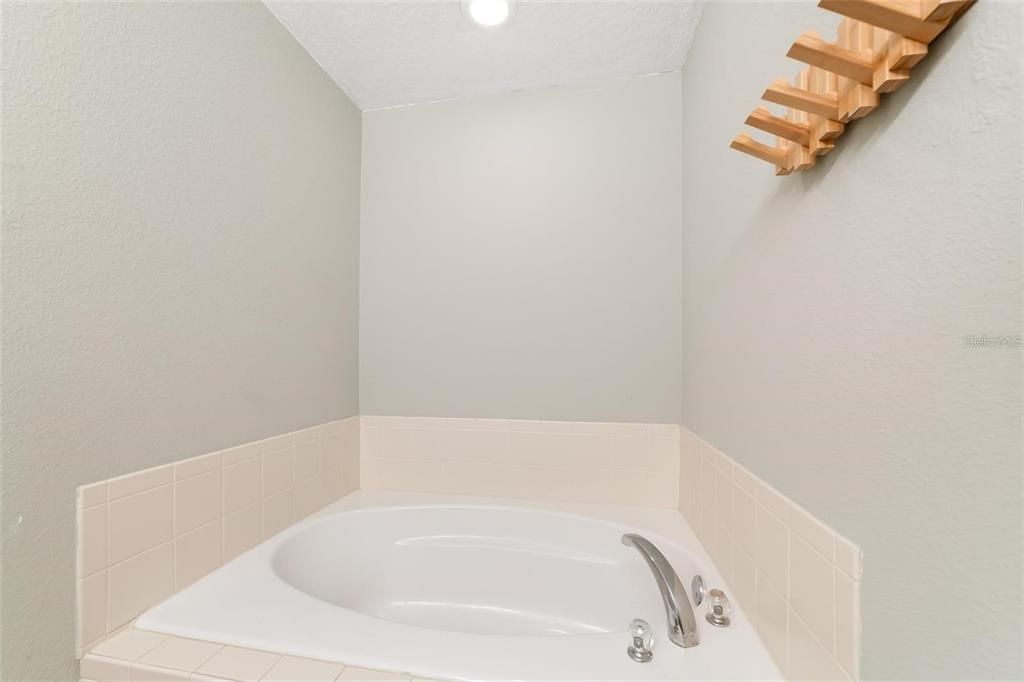 For Sale: $298,000 (3 beds, 2 baths, 1752 Square Feet)