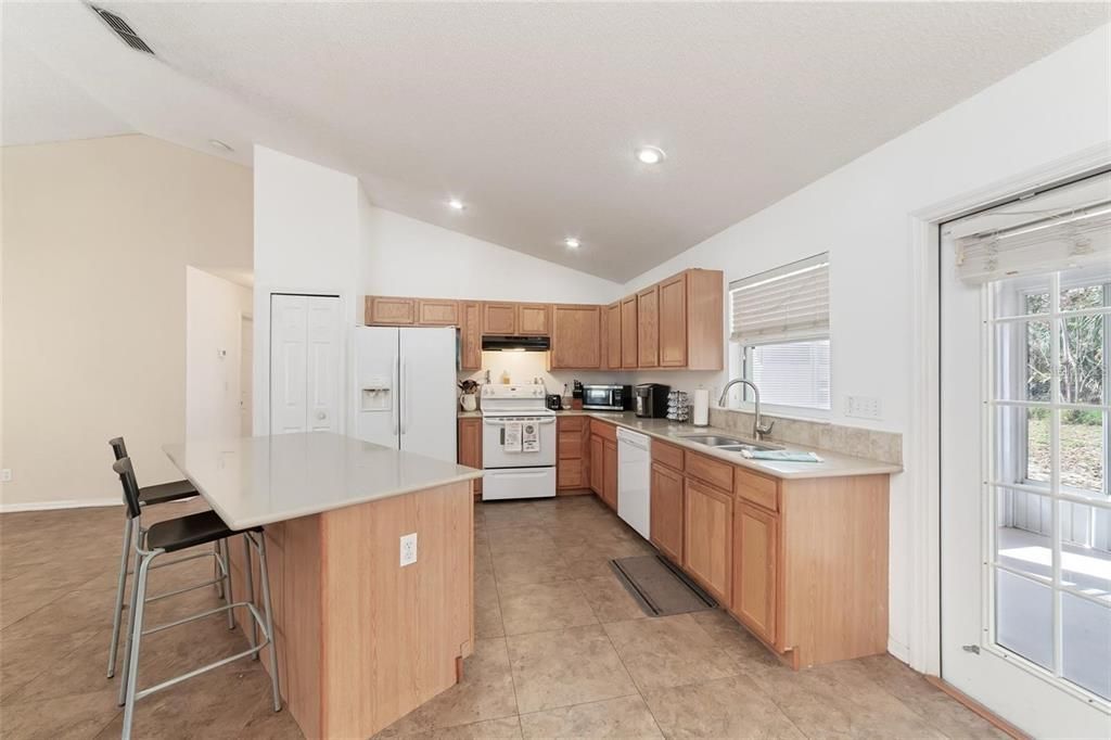 For Sale: $298,000 (3 beds, 2 baths, 1752 Square Feet)