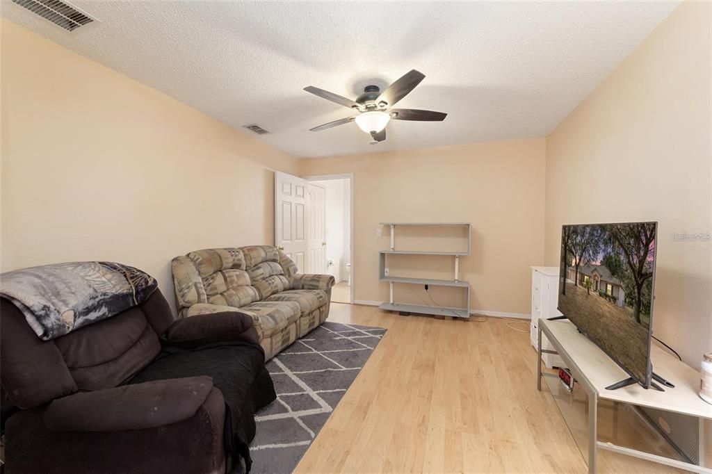 For Sale: $298,000 (3 beds, 2 baths, 1752 Square Feet)