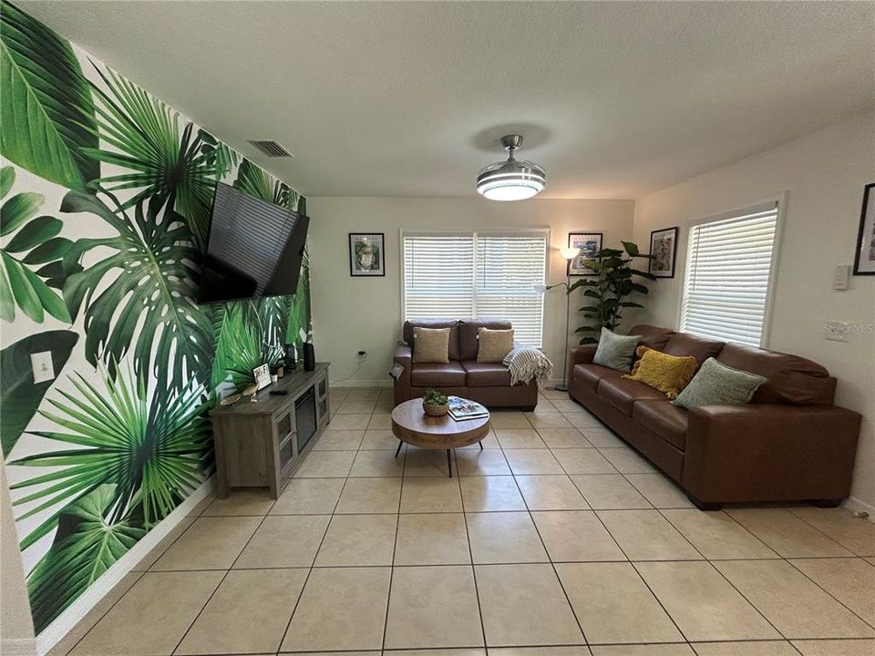 For Sale: $279,000 (3 beds, 2 baths, 1269 Square Feet)