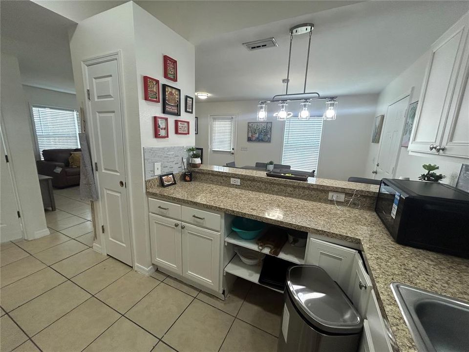 For Sale: $279,000 (3 beds, 2 baths, 1269 Square Feet)