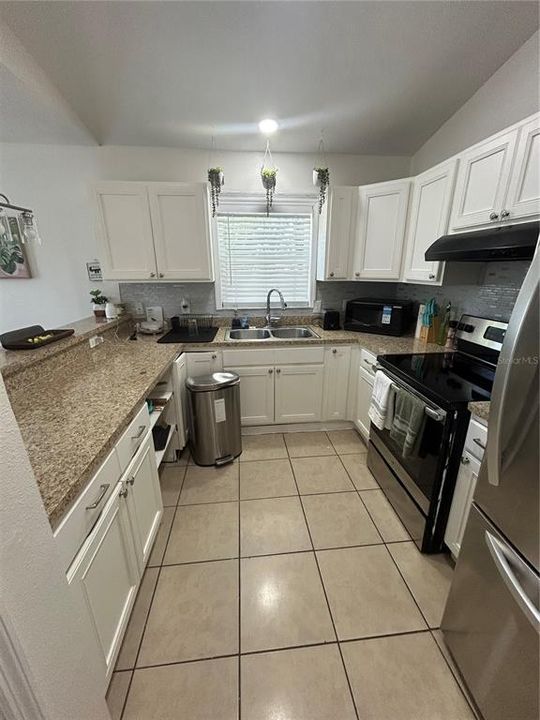 For Sale: $279,000 (3 beds, 2 baths, 1269 Square Feet)