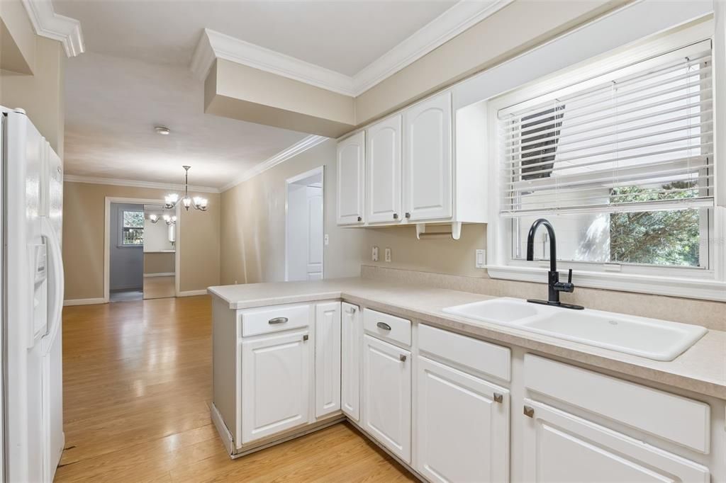 В аренду: $2,500 (4 спален, 2 ванн, 1905 Квадратных фут)