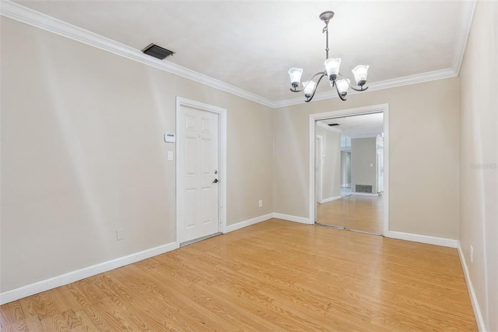 В аренду: $2,500 (4 спален, 2 ванн, 1905 Квадратных фут)