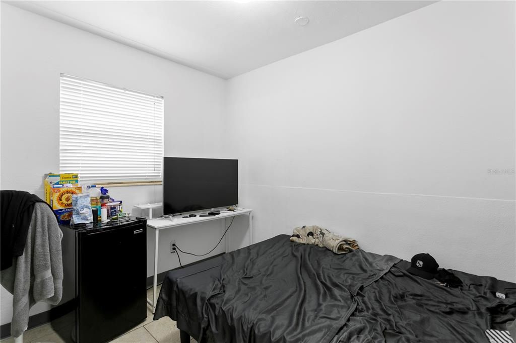 For Rent: $1,850 (3 beds, 1 baths, 943 Square Feet)