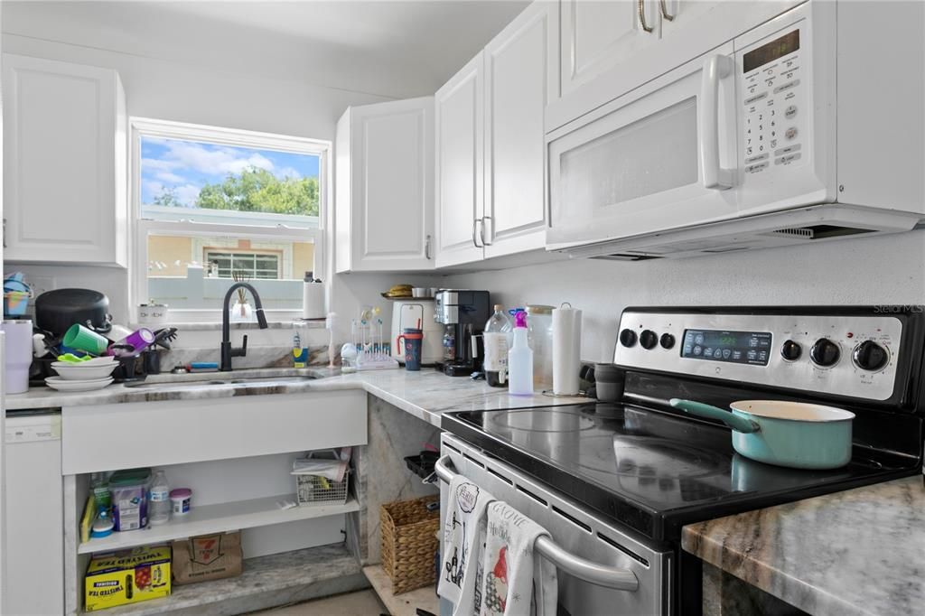 For Rent: $1,850 (3 beds, 1 baths, 943 Square Feet)