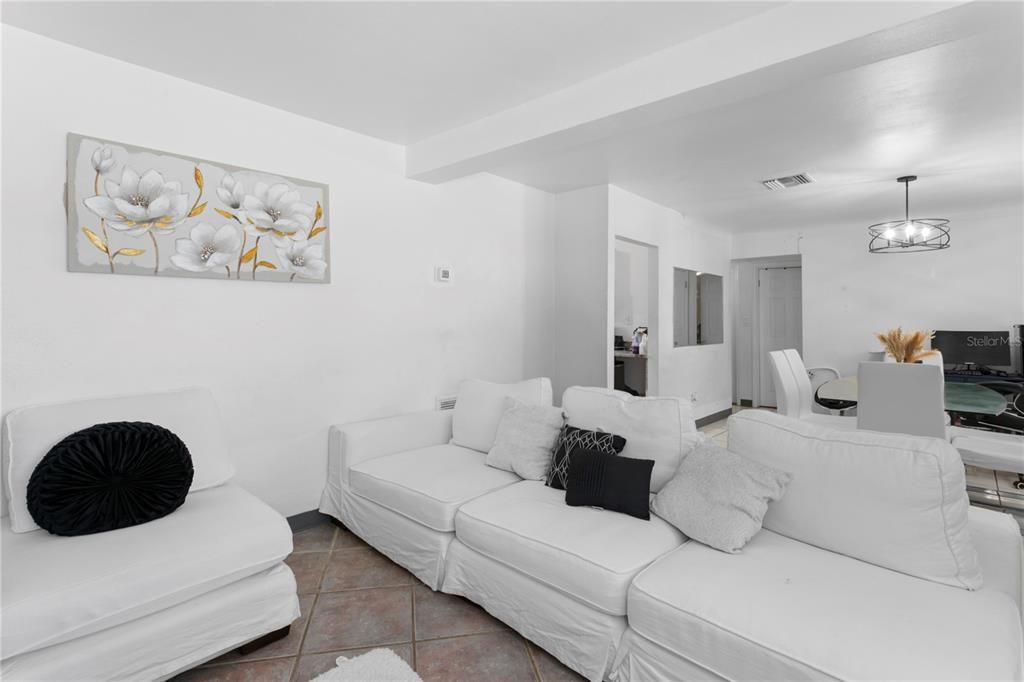 For Rent: $1,850 (3 beds, 1 baths, 943 Square Feet)