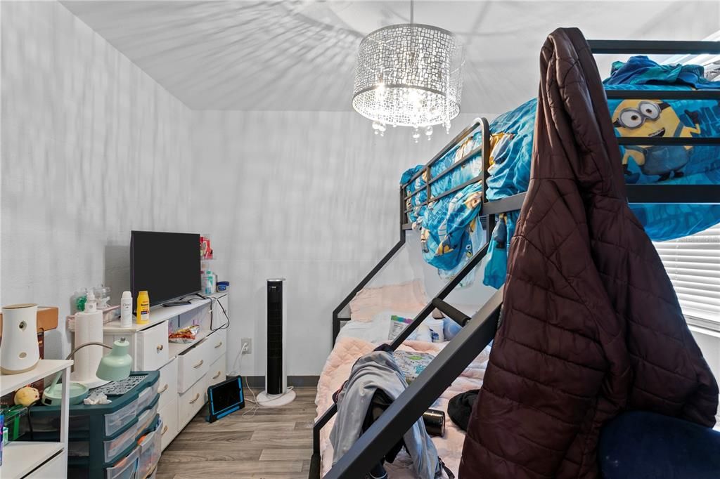 For Rent: $1,850 (3 beds, 1 baths, 943 Square Feet)