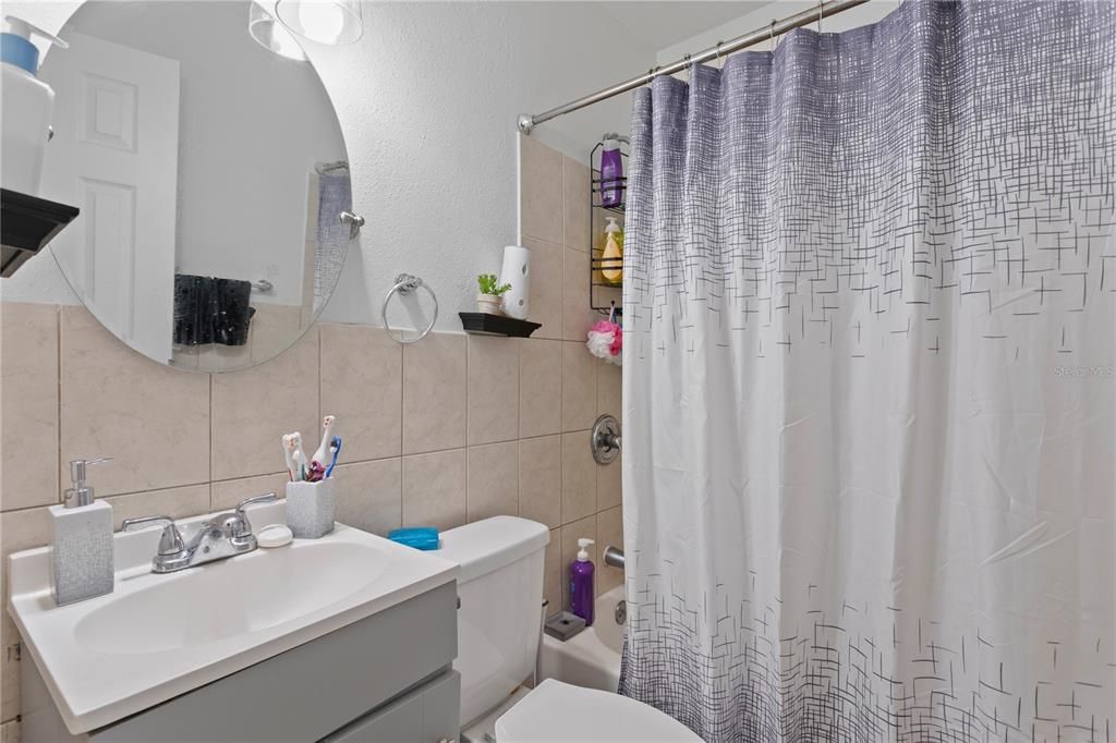 For Rent: $1,850 (3 beds, 1 baths, 943 Square Feet)