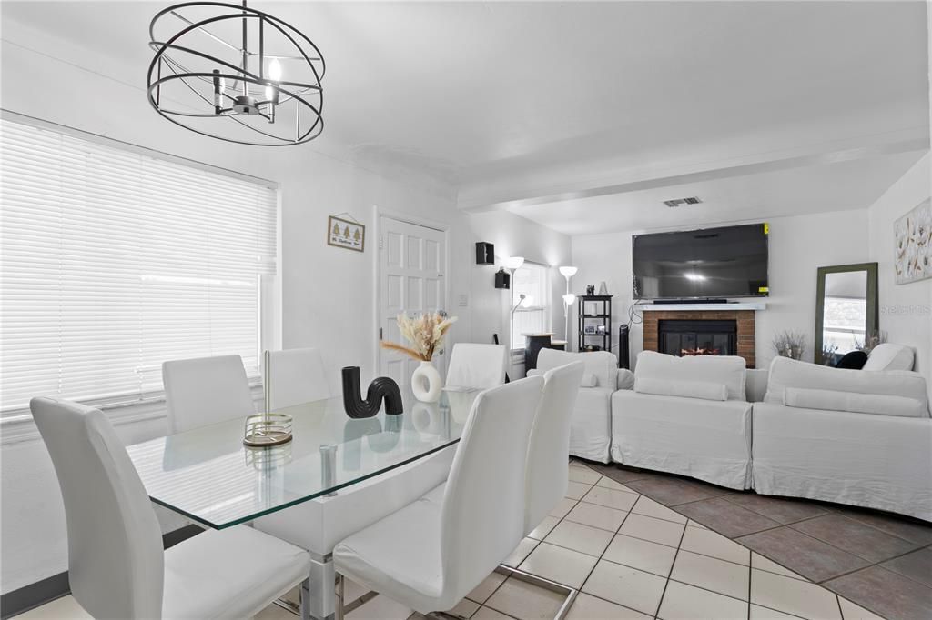 For Rent: $1,850 (3 beds, 1 baths, 943 Square Feet)