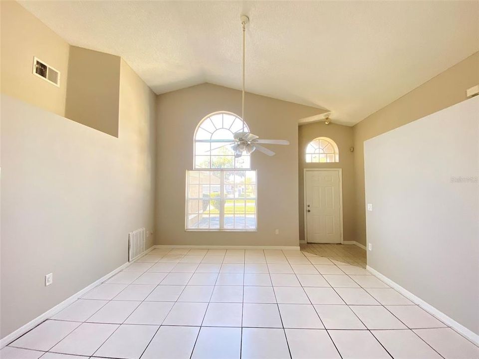 В аренду: $1,575 (3 спален, 2 ванн, 1651 Квадратных фут)