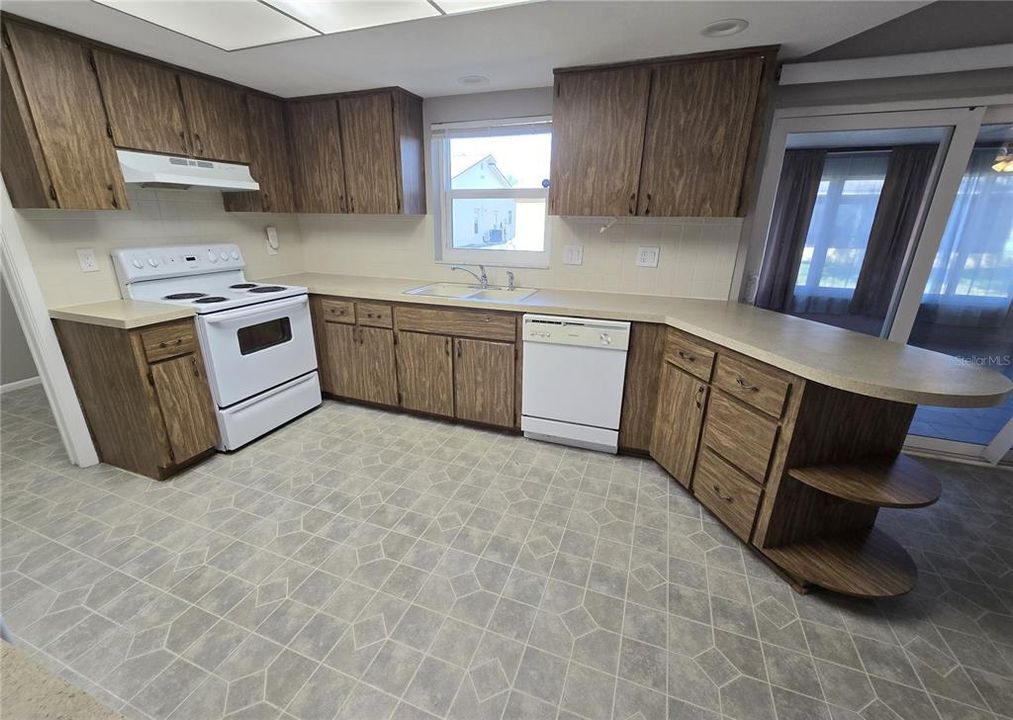 На продажу: $229,900 (2 спален, 2 ванн, 1442 Квадратных фут)