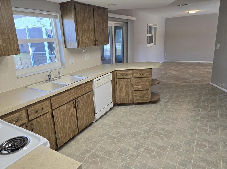 На продажу: $229,900 (2 спален, 2 ванн, 1442 Квадратных фут)