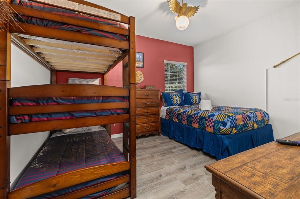 For Sale: $520,000 (5 beds, 5 baths, 3331 Square Feet)