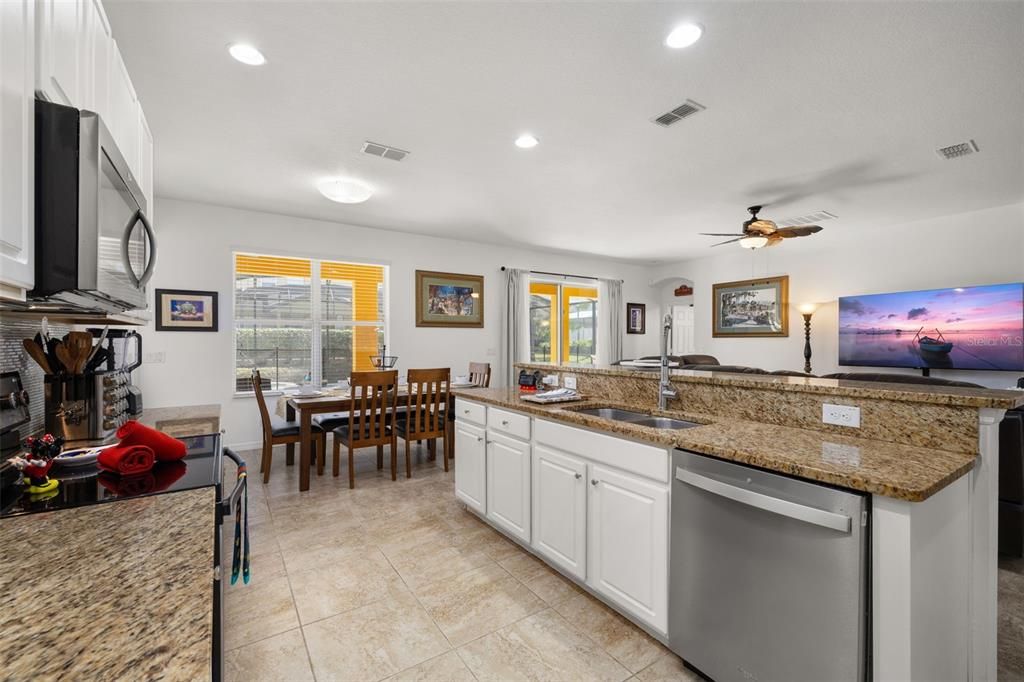 For Sale: $520,000 (5 beds, 5 baths, 3331 Square Feet)