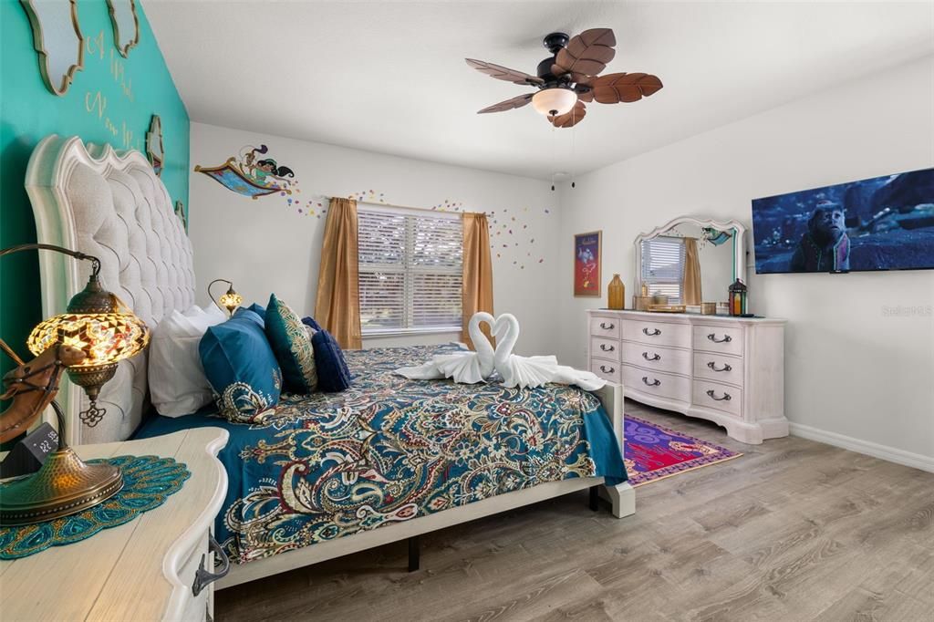 For Sale: $520,000 (5 beds, 5 baths, 3331 Square Feet)