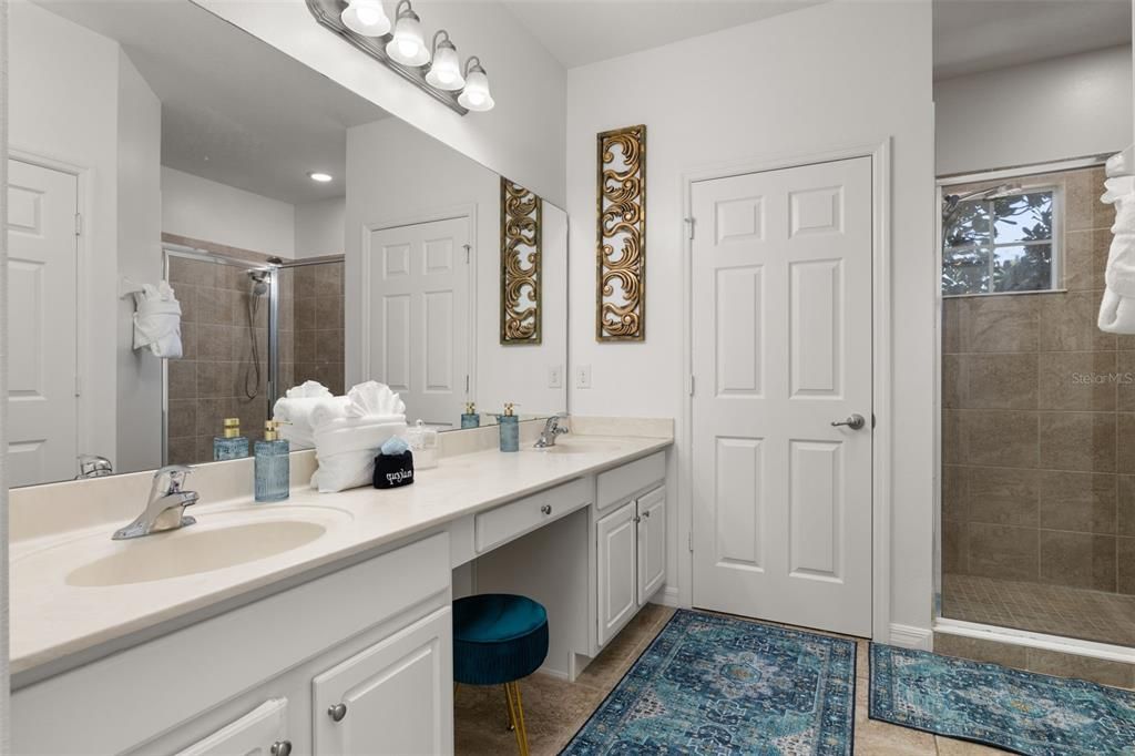 For Sale: $520,000 (5 beds, 5 baths, 3331 Square Feet)