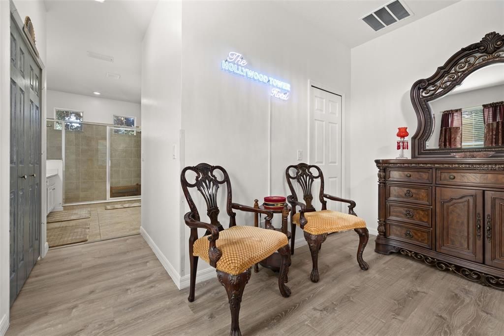 For Sale: $520,000 (5 beds, 5 baths, 3331 Square Feet)