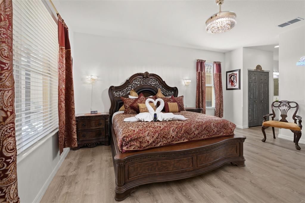 For Sale: $520,000 (5 beds, 5 baths, 3331 Square Feet)