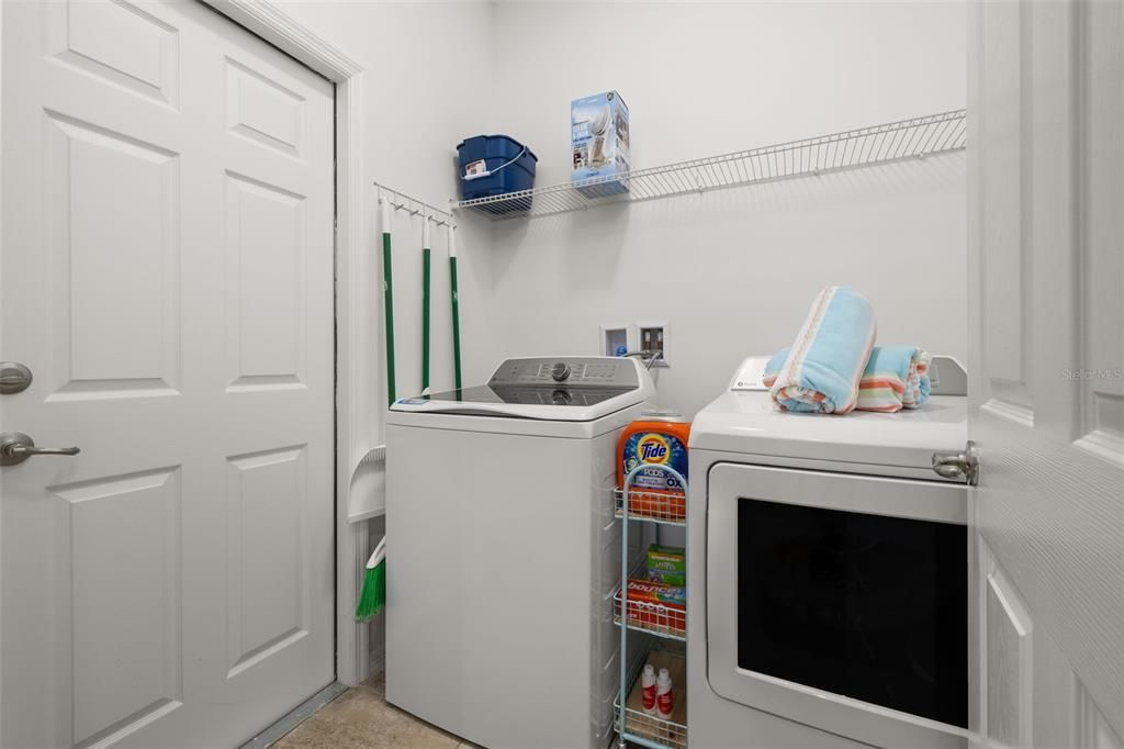 For Sale: $520,000 (5 beds, 5 baths, 3331 Square Feet)