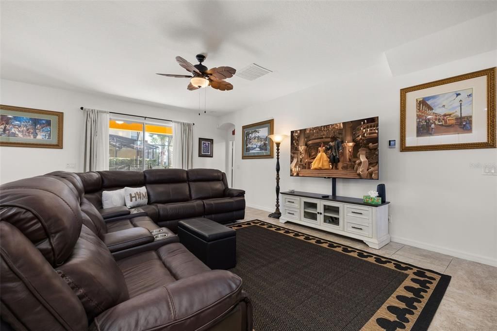 For Sale: $520,000 (5 beds, 5 baths, 3331 Square Feet)