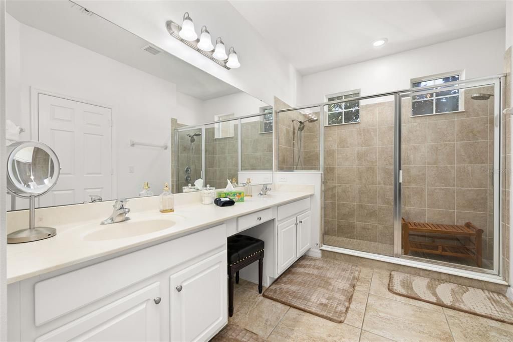 For Sale: $520,000 (5 beds, 5 baths, 3331 Square Feet)