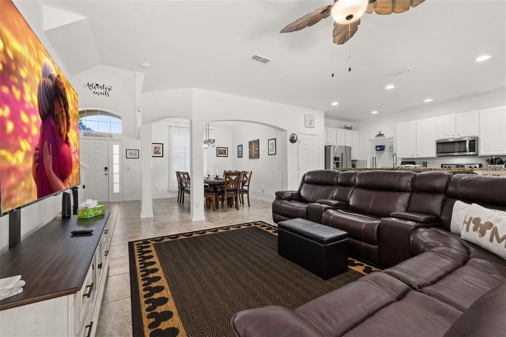 For Sale: $520,000 (5 beds, 5 baths, 3331 Square Feet)