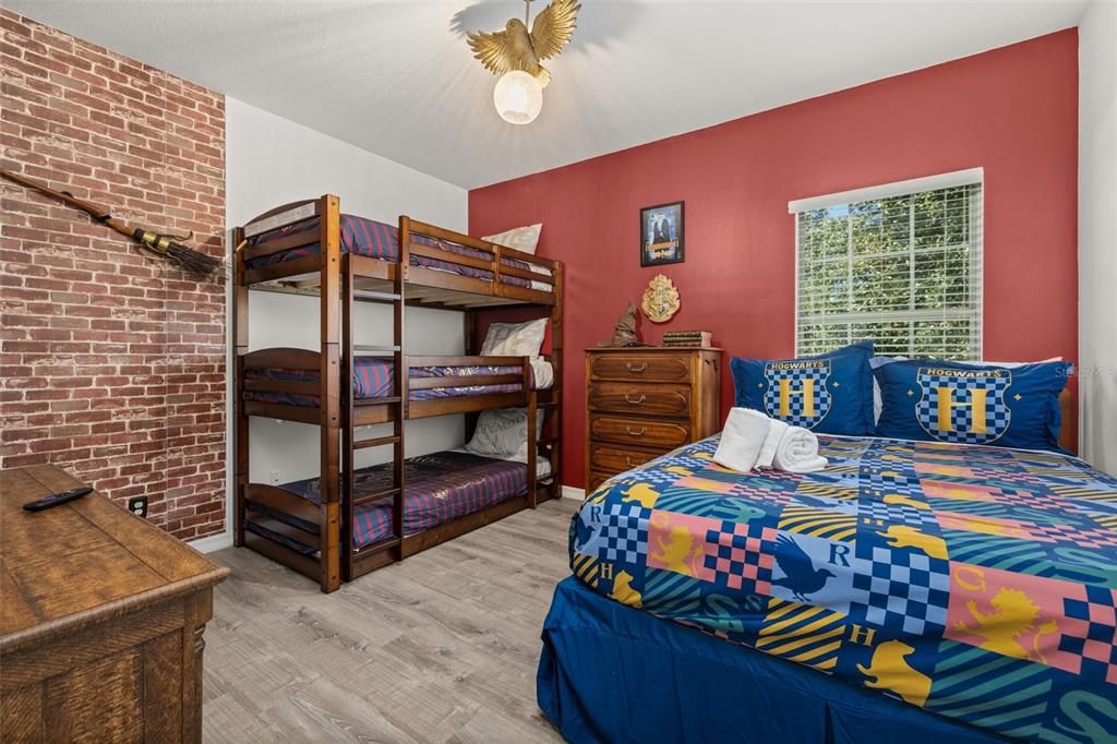 For Sale: $520,000 (5 beds, 5 baths, 3331 Square Feet)