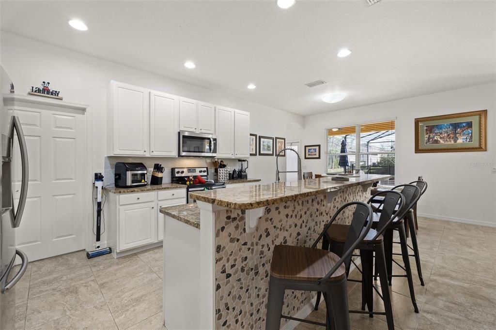 For Sale: $520,000 (5 beds, 5 baths, 3331 Square Feet)