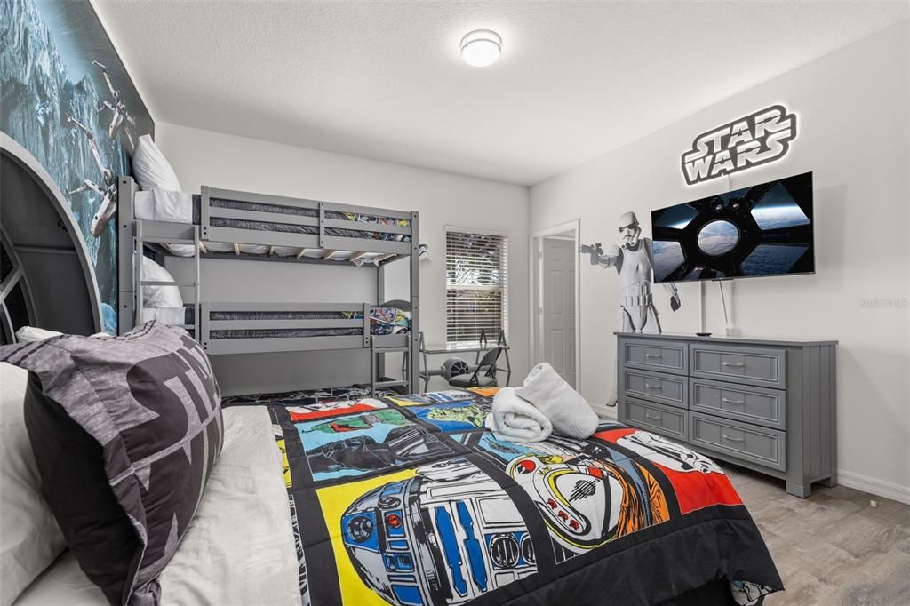 For Sale: $520,000 (5 beds, 5 baths, 3331 Square Feet)