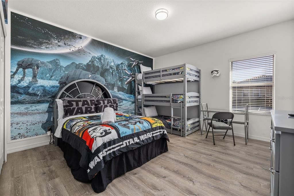 For Sale: $520,000 (5 beds, 5 baths, 3331 Square Feet)