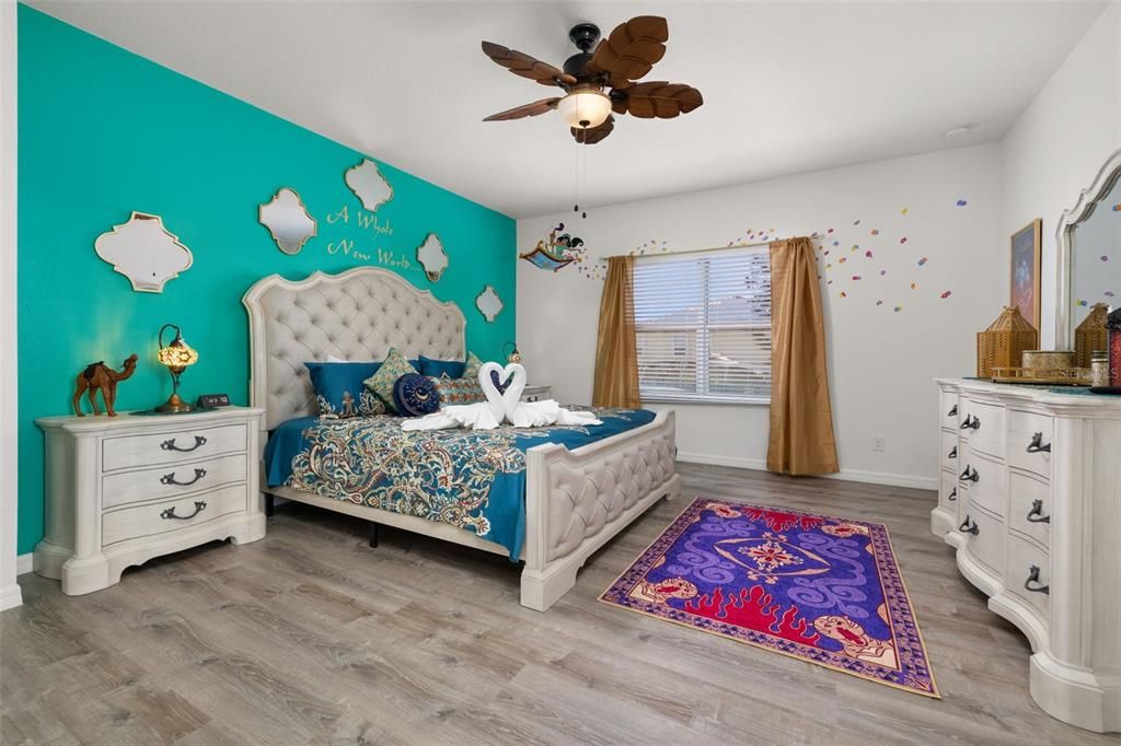 For Sale: $520,000 (5 beds, 5 baths, 3331 Square Feet)