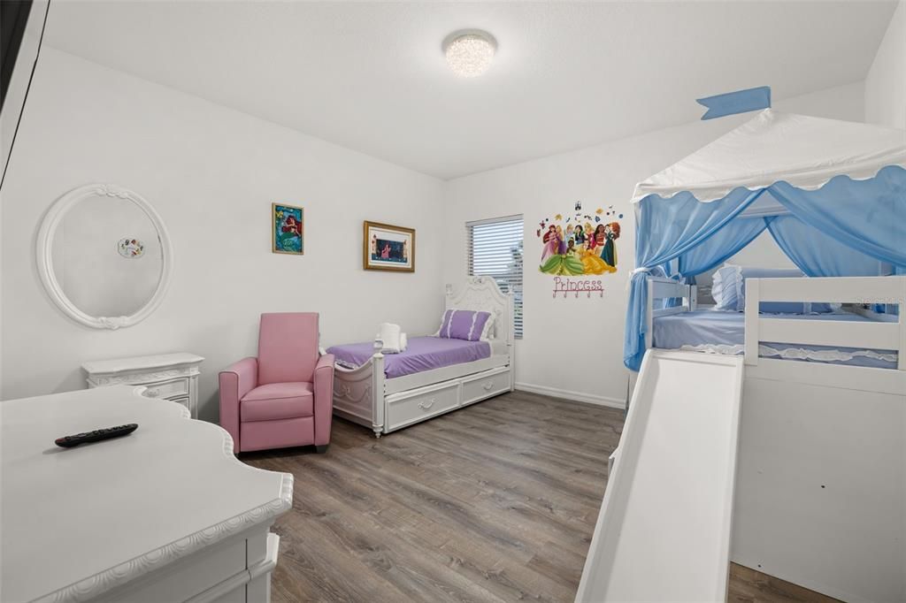 For Sale: $520,000 (5 beds, 5 baths, 3331 Square Feet)