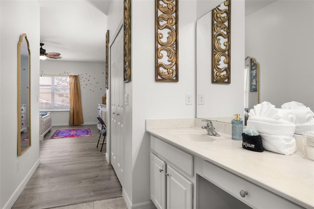 For Sale: $520,000 (5 beds, 5 baths, 3331 Square Feet)